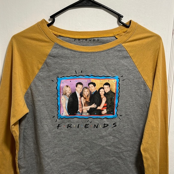 FRIENDS Top - Picture 2 of 10